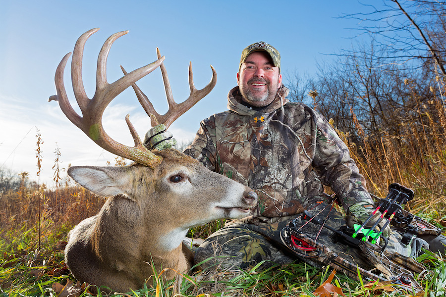 illinois whitetail deer hunting Hadley Creek Outfitters